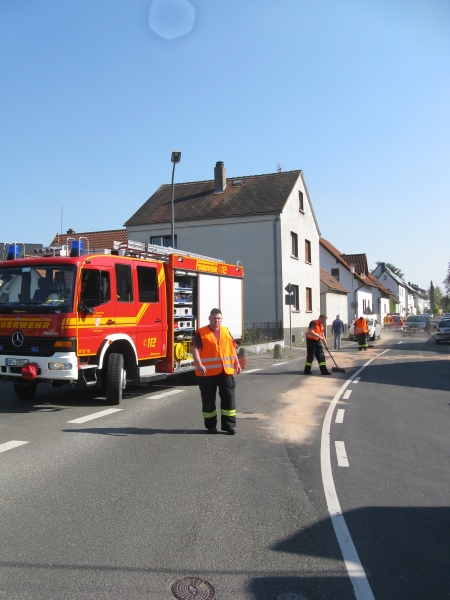 Einsatz 24.04.2013 H 1 Ölspur Straße