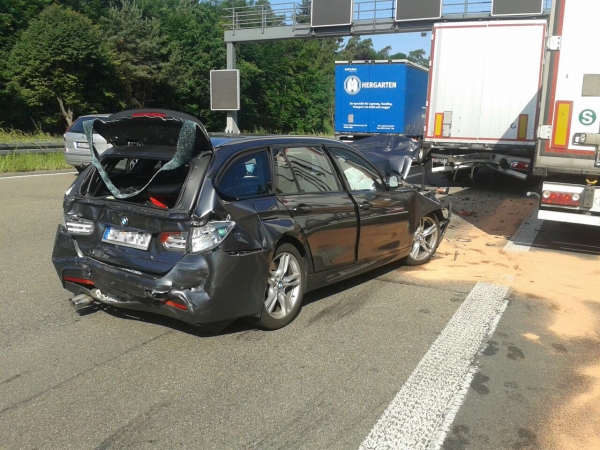 Einsatz 13.06.2017 H BAB - Glas und Scherben nach VU