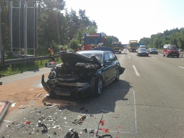 Einsatz 13.06.2017 H BAB - Glas und Scherben nach VU