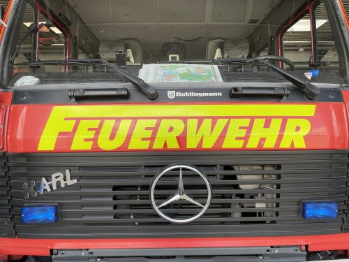 Einsatz 01.01.2023 - F1 brennt Hecke